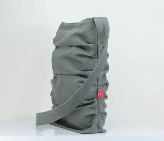 Natural fabric reusable tote Eco friendly shopping carryall Bolso de algodón reciclable Compras ecológico diario Baumwoll Jutebeutel Nachhaltiger Tragetasche Sac toile coton réutilisable Cabas écologique Borsa tessuto naturale riutilizzabile Shopping sostenibile Katoenen draagtas Milieuvriendelijke boodschappentas 纯棉帆布购物袋 环保可重复使用托特包 コットンキャンバスバッグ エコバッグ सूती कैनवास बैग पुन: प्रयोज्य थैला حقيبة قماش قطنية صديقة للبيئة Bolsa de pano algodão reutilizável Sacola ecológica 면 캔버스 쇼핑백 친환경 장바구니