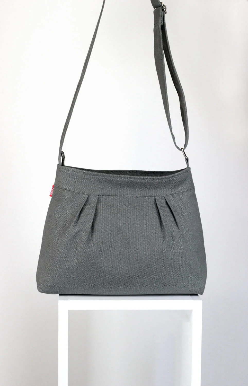 53. Fendi -Selleria Hobo Tote- black/silver hardware – qluxes