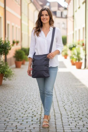 Handcrafted reusable tote with custom embroidery for shopping and travel, bolsa de tela personalizada hecha a mano, handgefertigte Stofftasche mit Personalisierung, sac en toile personnalise fait main, borsa di tela personalizzata artigianale, gepersonaliseerde canvas tas handgemaakt, 帆布手提包, 手作りトートバッグ, कस्टम बैग, حقيبة قماش مخصصة, bolsa personalizada artesanal, 맞춤 가방, eco friendly cotton bag with monogram option, washable fabric shopper for women and men, unique gift ideaRetry