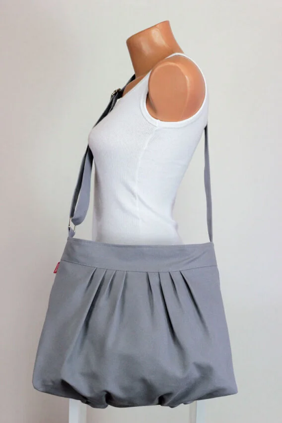pleated canvas bag Textured fabric tote bag Folded reusable shopping carrier Bolso de lona plisado Plegable compras sostenible Strukturierte Baumwolltasche Gefalteter Jutebeutel Sac cabas toile plissé Réutilisable pliable Borsa tessuto pieghettato Shopping sostenibile Geplooide canvas tas Herbruikbare draagtas 褶皱帆布手提袋 可折叠环保购物包 プリーツキャンバスバッグ 折りたたみエコバッグ सिलवटों वाला कैनवास बैग टिकाऊ थैला حقيبة قماش مطوية صديقة للبيئة Bolsa de pano dobrada Ecológica sustentável 주름 캔버스 백 접이식 쇼핑백
