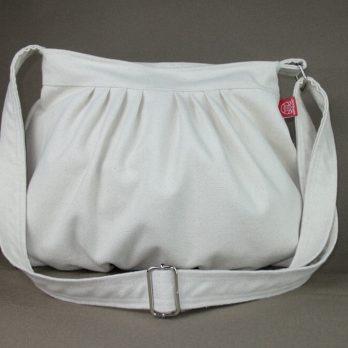 Textured fabric tote bag Folded reusable shopping carrier Bolso de lona plisado Plegable compras sostenible Strukturierte Baumwolltasche Gefalteter Jutebeutel Sac cabas toile plissé Réutilisable pliable Borsa tessuto pieghettato Shopping sostenibile Geplooide canvas tas Herbruikbare draagtas 褶皱帆布手提袋 可折叠环保购物包 プリーツキャンバスバッグ 折りたたみエコバッグ सिलवटों वाला कैनवास बैग टिकाऊ थैला حقيبة قماش مطوية صديقة للبيئة Bolsa de pano dobrada Ecológica sustentável 주름 캔버스 백 접이식 쇼핑백