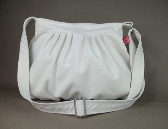 White Bag Textured fabric tote bag Folded reusable shopping carrier Bolso de lona plisado Plegable compras sostenible Strukturierte Baumwolltasche Gefalteter Jutebeutel Sac cabas toile plissé Réutilisable pliable Borsa tessuto pieghettato Shopping sostenibile Geplooide canvas tas Herbruikbare draagtas 褶皱帆布手提袋 可折叠环保购物包 プリーツキャンバスバッグ 折りたたみエコバッグ सिलवटों वाला कैनवास बैग टिकाऊ थैला حقيبة قماش مطوية صديقة للبيئة Bolsa de pano dobrada Ecológica sustentável 주름 캔버스 백 접이식 쇼핑백