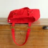Red bag Natural fabric reusable tote Eco friendly shopping carryall Bolso de algodón reciclable Compras ecológico diario Baumwoll Jutebeutel Nachhaltiger Tragetasche Sac toile coton réutilisable Cabas écologique Borsa tessuto naturale riutilizzabile Shopping sostenibile Katoenen draagtas Milieuvriendelijke boodschappentas 纯棉帆布购物袋 环保可重复使用托特包 コットンキャンバスバッグ エコバッグ सूती कैनवास बैग पुन: प्रयोज्य थैला حقيبة قماش قطنية صديقة للبيئة Bolsa de pano algodão reutilizável Sacola ecológica 면 캔버스 쇼핑백 친환경 장바구니