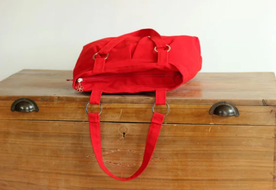 Red bag Natural fabric reusable tote Eco friendly shopping carryall Bolso de algodón reciclable Compras ecológico diario Baumwoll Jutebeutel Nachhaltiger Tragetasche Sac toile coton réutilisable Cabas écologique Borsa tessuto naturale riutilizzabile Shopping sostenibile Katoenen draagtas Milieuvriendelijke boodschappentas 纯棉帆布购物袋 环保可重复使用托特包 コットンキャンバスバッグ エコバッグ सूती कैनवास बैग पुन: प्रयोज्य थैला حقيبة قماش قطنية صديقة للبيئة Bolsa de pano algodão reutilizável Sacola ecológica 면 캔버스 쇼핑백 친환경 장바구니