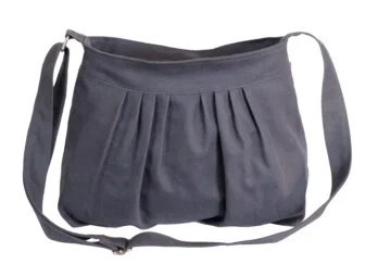 Dark Grey Canvas Pleated Crossbody Bag Handcrafted pleated shoulder purse in charcoal hue perfect for everyday essentials urban style bolsa cruzada gris oscuro plisada Umhängetasche dunkelgrau gefaltet sac bandoulière gris foncé plissé borsa a tracolla grigio scuro pieghettata schoudertas donkergrijs geplooide 斜挎包 深灰色 ショルダーバッグ チャコール क्रॉसबॉडी बैग ग्रे حقيبة كتف رمادية bolsa transversal cinza escura pregueada 크로스백 차콜 messenger satchel minimalist compact lightweight travel casual work office commute hands free adjustable strap zipper closure multiple pockets organized storage versatile unisex women men artisan handmade contemporary modern chic sophisticated timeless elegant accessory statement piece