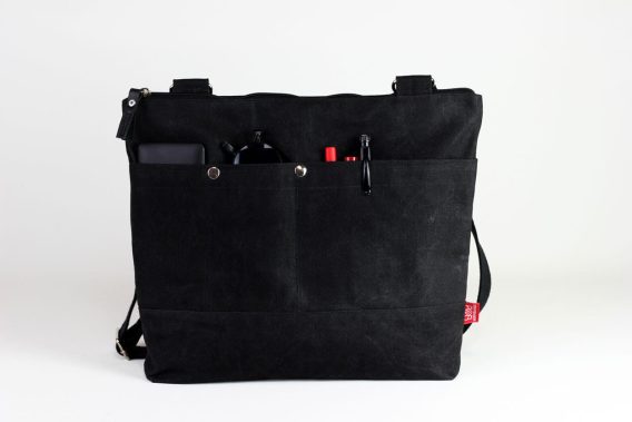 black waxed tote bag Jet weatherproof carryall bag Durable waterproof shopping tote Negro bolso encerado resistente Compras impermeable practico Schwarze gewachste Einkaufstasche Robuste wasserdichte Tragetasche Sac cabas noir ciré imperméable Course quotidienne résistant Borsa della spesa nera cerata Shopping resistente capiente Zwarte gewaxte boodschappentas Waterdichte draagtas 黑色蜡面购物袋 防水耐用托特包 ブラックのワックス加工トート 防水買い物袋 काला वाटरप्रूफ शॉपिंग बैग मजबूत थैला حقيبة تسوق سوداء شمعية مقاومة للماء Bolsa de compras preta encerada Impermeável resistente 블랙 방수 쇼핑백 대용량 토트백