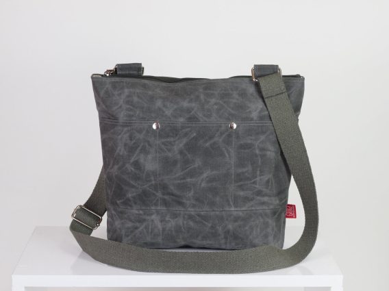 gray waxed unisex messenger Graphite weatherproof crossbody bag Durable waterproof laptop messenger Gris mensajero resistente Bolso unisex para portátil Grauer wasserdichter Messenger Tasche Unisex Akten tasche Sac messenger gris imperméable Ordinateur portable uni sexe Borsa messenger grigia antigua Uomo donna resistente Grijze gewaxte schoudertas Waterdichte laptoptas 灰色蜡面斜挎包 防水电脑邮差包 グレーの防水メッセンジャーバッグ ユニセックス वाटरप्रूफ मैसेंजर बैग ग्रे लैपटॉप बैग حقيبة رسائل رمادية مقاومة للماء Mochila executiva cinza Impermeável para notebook 그레이 방수 메신저 백 노트북 가방