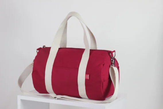 Burgundy athletic sports duffel Fitness travel weekender bag Granate bolso de deporte gym Bag de viaje funcional Weinroter Sport Duffel Tasche Fitness Reisetasche Sac de sport bordeaux Sac week-end homme gym Borsa sport vino rosso Palestra viaggio Bordeaux sporttas reistas Heren fitness 勃艮第红运动旅行包 健身包大容量 ワインレッドのスポーツダッフル ジムバッグ बरगंडी जिम बैग विशाल स्पोर्ट्स बैग حقيبة رياضية بورجوندي سفر Mala esportiva vinho Bag viagem funcional 버건디 스포츠 더플백 대용량 체육관 가방