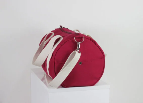 Burgundy athletic sports duffel Fitness travel weekender bag Granate bolso de deporte gym Bag de viaje funcional Weinroter Sport Duffel Tasche Fitness Reisetasche Sac de sport bordeaux Sac week-end homme gym Borsa sport vino rosso Palestra viaggio Bordeaux sporttas reistas Heren fitness 勃艮第红运动旅行包 健身包大容量 ワインレッドのスポーツダッフル ジムバッグ बरगंडी जिम बैग विशाल स्पोर्ट्स बैग حقيبة رياضية بورجوندي سفر Mala esportiva vinho Bag viagem funcional 버건디 스포츠 더플백 대용량 체육관 가방
