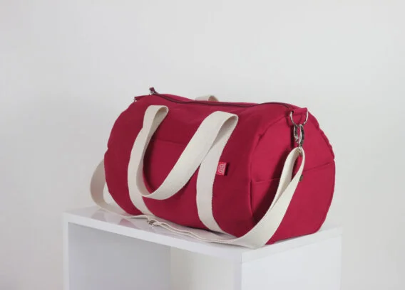 Burgundy athletic sports duffel Fitness travel weekender bag Granate bolso de deporte gym Bag de viaje funcional Weinroter Sport Duffel Tasche Fitness Reisetasche Sac de sport bordeaux Sac week-end homme gym Borsa sport vino rosso Palestra viaggio Bordeaux sporttas reistas Heren fitness 勃艮第红运动旅行包 健身包大容量 ワインレッドのスポーツダッフル ジムバッグ बरगंडी जिम बैग विशाल स्पोर्ट्स बैग حقيبة رياضية بورجوندي سفر Mala esportiva vinho Bag viagem funcional 버건디 스포츠 더플백 대용량 체육관 가방