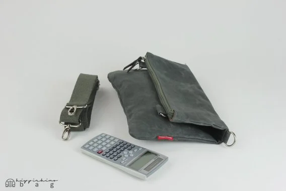 Gray waxed foldover tote bag Handcrafted waxed canvas tote durable eco casual crossbody bolso encerado lona sac cabas toile ciré borsa cerata tas handgemaakt tas schouder bolso mujer bolso hombre bolso algodón bolso diario sac toile foncé tas canvas bolsa resistente حقيبة شمعية 手提包 トートバッグ 왁스백 बैग