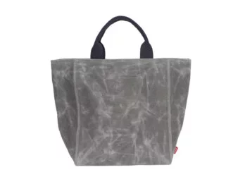 Reusable waxed canvas tote bag for groceries and market shopping in neutral grey — ideal for food, produce, and everyday errands. bolsa de compras encerada gris bolsa de supermercado sac cabas gris ciré borsa spesa cerata grigia Umhängetasche grau draagtas waxed canvas grijs 帆布バッグ グレー 買い物バッグ कपड़े का बैग किराना बैग حقيبة تسوق قماشية رمادية bolsa de mercado cinza 에코 쇼핑백 그레이