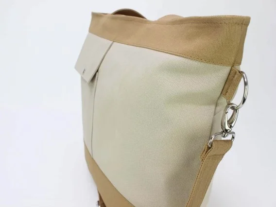 Two tone shoulder messenger bag canvas crossbody tote with zipper closure eco carryall sac bandoulière bicolore bolsa cruzada ecológica borsa a tracolla due colori Umhängetasche zweifarbig draagtas katoen ritssluiting 帆布バッグ ショルダーバッグ カジュアルバッグ कंधे का बैग कपड़े का बैग حقيبة كروس قماشية bolsa de ombro ecológica 에코 크로스백