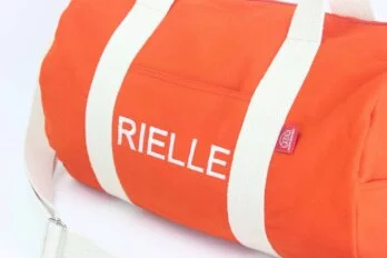 Custom embroidery sport bag travel holdall orange gym tote bolsa personalizada naranja bolsa de deporte sac de sport personnalisé orange borsa da palestra arancione Umhängetasche orange draagtas katoen oranje スポーツバッグ オレンジ カスタムバッグ जिम बैग कस्टम बैग حقيبة رياضية شخصية برتقالية bolsa esportiva laranja 맞춤형 스포츠백