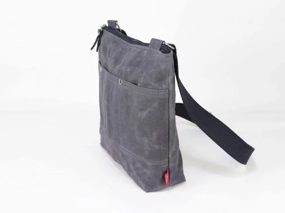Dark Gray Waxed Crosboddy Canvas Tote Bag Medium Size Webbing Strap Messenger Bag Minimalist shoulder sling utility bag everyday carry sac bandoulière gris foncé Umhängetasche mittelgroß borsa a tracolla gris oscuro bolso cruzado bolso de lona draagtas donkergrijs ショルダーバッグ 캔버스バッグ حقيبة كروس قماشيةショッピングバッグ कैनवास बैग