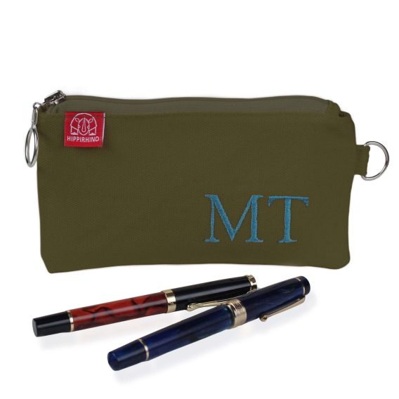 https://hippirhino.com/wp-content/uploads/2025/04/1-6-scaled.jpg custom embroidered name pencil holder cotton canvas personalized student gift handcrafted estuche bordado personalizado algodon regalo estudiante hecho mano Federtasche bestickt personalisiert Baumwolle Geschenk Schüler trousse broderie personnalisee coton cadeau etudiant fait main astuccio ricamato personalizzato cotone regalo studente artigianale dingzhi cixiu mingzi wenjihe mianbu lipin カスタム刺繍ペンケース名前入り綿キャンバス手作りギフト学生オーダーメイド