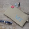 personalized embroidered pencil case custom name cotton canvas handmade pouch monogram gift back to school estuche personalizado bordado nombre algodon hecho a mano regalo escolar portalapices artesanal personalisierte bestickte Federtasche Name Baumwolle handgemacht Geschenk Federmäppchen Stickerei Canvas handgefertigt Stifte Etui Schule trousse personnalisée brodée prénom coton fait main cadeau école pochette crayons broderie canvas artisanal astuccio personalizzato ricamato nome cotone fatto a mano regalo scuola portapenne ricamo canvas artigianale portamatiteStudente dingzhi cixiu mingzi bimao mianbu shougong qianbi dai gexinghua xingming weniju bao lipin xueshengRetry