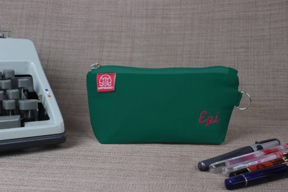 Handmade personalized cotton canvas pencil pouch embroidered name case gift idea custom cosmetic bag school organizer estuche personalizado hecho a mano Federmäppchen Baumwolle mit Namen personnalisé trousse brodée astuccio personalizzato fatto a mano 帆布笔袋 定制礼物 キャンバスペンケース 名入れ バッグ regalo unico organizer maquillage
