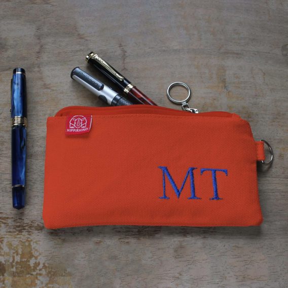 Personalized Orange Canvas Pencil Case with Embroidered Initials Name Handmade Stationery Organizer Embroidery Fountain Pen Pouch Zippered custom embroidered name pencil holder cotton canvas personalized student gift handcrafted estuche bordado personalizado algodon regalo estudiante hecho mano Federtasche bestickt personalisiert Baumwolle Geschenk Schüler trousse broderie personnalisee coton cadeau etudiant fait main astuccio ricamato personalizzato cotone regalo studente artigianale dingzhi cixiu mingzi wenjihe mianbu lipin カスタム刺繍ペンケース名前入り綿キャンバス手作りギフト学生オーダーメイド