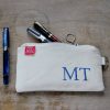 custom embroidered name pencil holder cotton canvas personalized student gift handcrafted estuche bordado personalizado algodon regalo estudiante hecho mano Federtasche bestickt personalisiert Baumwolle Geschenk Schüler trousse broderie personnalisee coton cadeau etudiant fait main astuccio ricamato personalizzato cotone regalo studente artigianale dingzhi cixiu mingzi wenjihe mianbu lipin カスタム刺繍ペンケース名前入り綿キャンバス手作りギフト学生オーダーメイド