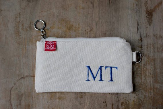 custom embroidered name pencil holder cotton canvas personalized student gift handcrafted estuche bordado personalizado algodon regalo estudiante hecho mano Federtasche bestickt personalisiert Baumwolle Geschenk Schüler trousse broderie personnalisee coton cadeau etudiant fait main astuccio ricamato personalizzato cotone regalo studente artigianale dingzhi cixiu mingzi wenjihe mianbu lipin カスタム刺繍ペンケース名前入り綿キャンバス手作りギフト学生オーダーメイド