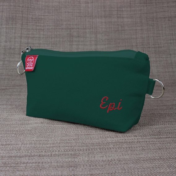 Customized fabric pen holder with closure and stitched lettering olive color, estuche de lapices bordado personalizado verde oliva con cremallera, personalisierte Stiftetasche mit Stickerei grun, trousse a crayons brodee personnalisee verte avec fermeture eclair, astuccio portapenne ricamato personalizzato verde oliva, gepersonaliseerde pennenetui met borduursel groen, 刺绣笔袋, 刺繍ペンケース, कस्टम पेंसिल केस, مقلمة مطرزة مخصصة, estojo bordado personalizado verde, 맞춤 필통, artisan textile organizer with bespoke details reusable storage small accessory gift for students teachers writers artists unique stationery holderRetry