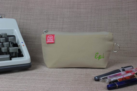 Cute fabric storage pouch handmade minimalist style small travel organizer for pens brushes cosmetics stationery gift estuche escolar personalizado Federmäppchen personnalisé trousse maquillage astuccio artigianale etui stoffen kantoortasje 帆布筆袋 キャンバスペンケース पेंसिल बैग حقيبة أقلام estojo de lápis 연필파우치 kosmetiktasche organizer bolsa maquillaje