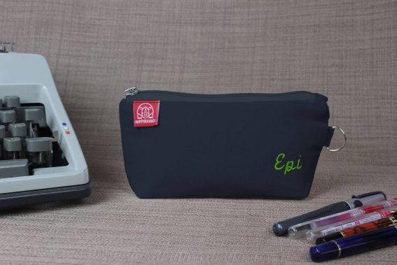 Custom Black Canvas Pencil Case Zip Pouch with Embroidered Name Personalized Gift for Travel Medicine Makeup Essentials Storage Cotton Bag Handmade personalized cotton canvas pencil pouch embroidered name case gift idea custom cosmetic bag school organizer estuche personalizado hecho a mano Federmäppchen Baumwolle mit Namen personnalisé trousse brodée astuccio personalizzato fatto a mano 帆布笔袋 定制礼物 キャンバスペンケース 名入れ バッグ regalo unico organizer maquillage