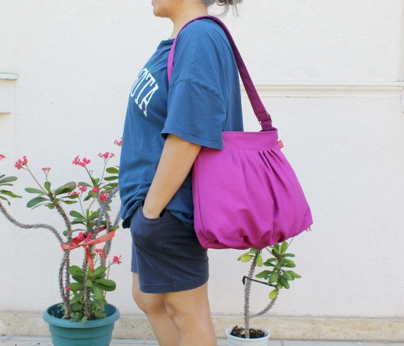 Womens shoulder satchel with gathered detail and customizable length, bolsa de hombro morada con pliegues para mujer, lila Umhangetasche mit verstellbarem Riemen, sac a main violet plisse avec bandouliere reglable, borsa a spalla viola pieghettata con tracolla regolabile, paarse schoudertas met verstelbare riem, 紫色肩包, パープルショルダーバッグ, बैंगनी बैग, حقيبة بنفسجية, bolsa roxa transversal, 퍼플 숄더백, chic lavender crossbody with ruched accents for daily use lightweight textile accessoryRetry