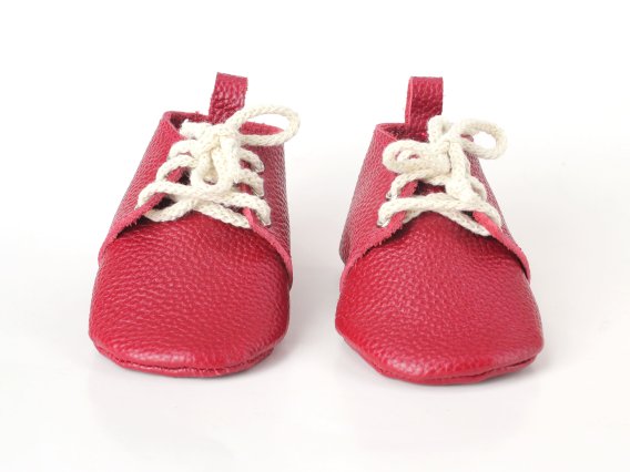 Red leather baby moccasins shoes soft sole handmade infant zapatos bebé rojos cuero mocasines suela blanda rote Leder Baby Mokassins weiche Sohle handgefertigt chaussures bébé rouges cuir mocassins semelle souple scarpe neonato rosse pelle mocassini suola morbida artigianale rode leren baby moccasins zachte zool 红色皮革婴儿鞋软底 赤いレザーベビーモカシンソフトソール लाल चमड़ा बच्चे के जूते नरम حذاء طفل جلد أحمر ناعم sapato bebê vermelho couro sola macia 레드 가죽 베이비 모카신 소프트