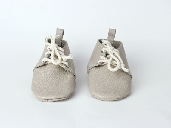 Handmade Cream Genuine Leather Baby Moccasins Shoes Patucos bebé cuero natural crema artesanal Weiche Leder Babyschuhe Creme Chaussons bébé cuir crème fait main Scarpine neonato pelle crema artigianali Baby mocassins crèmewit leer 手工米色真皮婴儿学步鞋 クリーム色の本革ベビーモカシン क्रीम रंग के असली लेदर बेबी जूते حذاء أطفال موكاسين جلد طبيعي كريمي Sapatinho bebê couro legítimo creme 크림 컬러 천연 가죽 아기 모카신 Handmade Cream Genuine Leather Baby Moccasins Shoes Patucos bebé cuero natural crema artesanal Weiche Leder Babyschuhe Creme Chaussons bébé cuir crème fait main Scarpine neonato pelle crema artigianali Baby mocassins crèmewit leer 手工米色真皮婴儿学步鞋 クリーム色の本革ベビーモカシン क्रीम रंग के असली लेदर बेबी जूते حذاء أطفال موكاسين جلد طبيعي كريمي Sapatinho bebê couro legítimo creme 크림 컬러 천연 가죽 아기 모카신