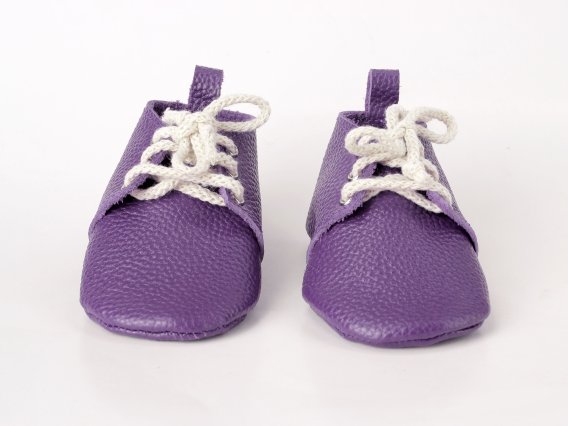 Genuine leather lilac baby shoe soft sole handmade infant moccasins zapato bebé lila cuero genuino suela blanda echtes Leder flieder Baby Schuh weiche Sohle handgefertigt chaussure bébé lilas cuir véritable semelle souple fait main scarpa neonato lillà pelle vera suola morbida artigianale echt leren lila babyschoen zachte zool handgemaakt 淡紫色真皮婴儿鞋软底 ライラック本革ベビーシューズソフトソール बैंगनी असली चमड़ा बच्चे का जूता नरम حذاء طفل جلد أرجواني ناعم sapato bebê lilás couro legítimo macio 라일락 천연 가죽 베이비 슈즈 소프트