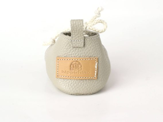 Handmade Cream Genuine Leather Baby Moccasins Shoes Patucos bebé cuero natural crema artesanal Weiche Leder Babyschuhe Creme Chaussons bébé cuir crème fait main Scarpine neonato pelle crema artigianali Baby mocassins crèmewit leer 手工米色真皮婴儿学步鞋 クリーム色の本革ベビーモカシン क्रीम रंग के असली लेदर बेबी जूते حذاء أطفال موكاسين جلد طبيعي كريمي Sapatinho bebê couro legítimo creme 크림 컬러 천연 가죽 아기 모카신 Handmade Cream Genuine Leather Baby Moccasins Shoes Patucos bebé cuero natural crema artesanal Weiche Leder Babyschuhe Creme Chaussons bébé cuir crème fait main Scarpine neonato pelle crema artigianali Baby mocassins crèmewit leer 手工米色真皮婴儿学步鞋 クリーム色の本革ベビーモカシン क्रीम रंग के असली लेदर बेबी जूते حذاء أطفال موكاسين جلد طبيعي كريمي Sapatinho bebê couro legítimo creme 크림 컬러 천연 가죽 아기 모카신