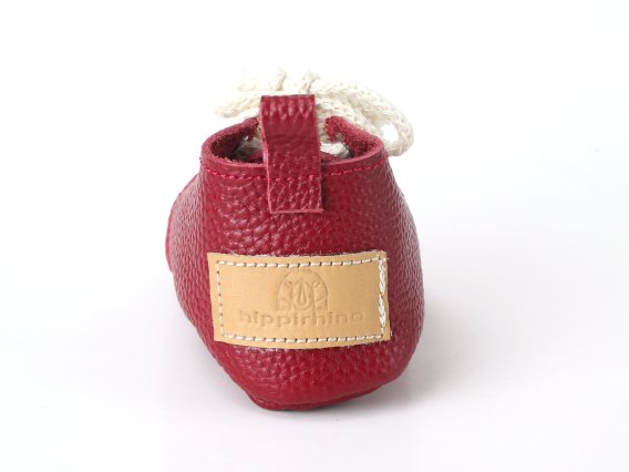 Red leather baby moccasins shoes soft sole handmade infant zapatos bebé rojos cuero mocasines suela blanda rote Leder Baby Mokassins weiche Sohle handgefertigt chaussures bébé rouges cuir mocassins semelle souple scarpe neonato rosse pelle mocassini suola morbida artigianale rode leren baby moccasins zachte zool 红色皮革婴儿鞋软底 赤いレザーベビーモカシンソフトソール लाल चमड़ा बच्चे के जूते नरम حذاء طفل جلد أحمر ناعم sapato bebê vermelho couro sola macia 레드 가죽 베이비 모카신 소프트