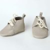 Handmade Cream Genuine Leather Baby Moccasins Shoes Patucos bebé cuero natural crema artesanal Weiche Leder Babyschuhe Creme Chaussons bébé cuir crème fait main Scarpine neonato pelle crema artigianali Baby mocassins crèmewit leer 手工米色真皮婴儿学步鞋 クリーム色の本革ベビーモカシン क्रीम रंग के असली लेदर बेबी जूते حذاء أطفال موكاسين جلد طبيعي كريمي Sapatinho bebê couro legítimo creme 크림 컬러 천연 가죽 아기 모카신 Handmade Cream Genuine Leather Baby Moccasins Shoes Patucos bebé cuero natural crema artesanal Weiche Leder Babyschuhe Creme Chaussons bébé cuir crème fait main Scarpine neonato pelle crema artigianali Baby mocassins crèmewit leer 手工米色真皮婴儿学步鞋 クリーム色の本革ベビーモカシン क्रीम रंग के असली लेदर बेबी जूते حذاء أطفال موكاسين جلد طبيعي كريمي Sapatinho bebê couro legítimo creme 크림 컬러 천연 가죽 아기 모카신