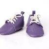 Genuine leather lilac baby shoe soft sole handmade infant moccasins zapato bebé lila cuero genuino suela blanda echtes Leder flieder Baby Schuh weiche Sohle handgefertigt chaussure bébé lilas cuir véritable semelle souple fait main scarpa neonato lillà pelle vera suola morbida artigianale echt leren lila babyschoen zachte zool handgemaakt 淡紫色真皮婴儿鞋软底 ライラック本革ベビーシューズソフトソール बैंगनी असली चमड़ा बच्चे का जूता नरम حذاء طفل جلد أرجواني ناعم sapato bebê lilás couro legítimo macio 라일락 천연 가죽 베이비 슈즈 소프트