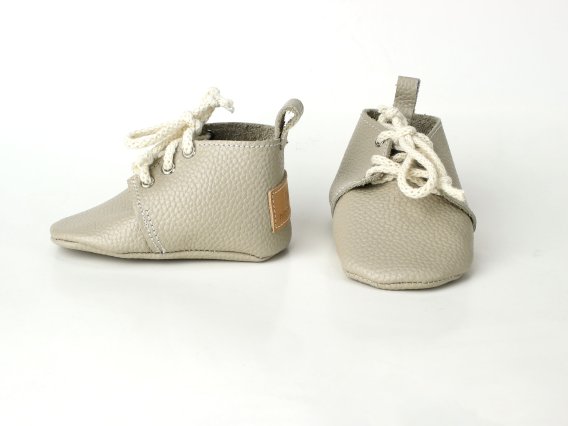 Handmade Cream Genuine Leather Baby Moccasins Shoes Patucos bebé cuero natural crema artesanal Weiche Leder Babyschuhe Creme Chaussons bébé cuir crème fait main Scarpine neonato pelle crema artigianali Baby mocassins crèmewit leer 手工米色真皮婴儿学步鞋 クリーム色の本革ベビーモカシン क्रीम रंग के असली लेदर बेबी जूते حذاء أطفال موكاسين جلد طبيعي كريمي Sapatinho bebê couro legítimo creme 크림 컬러 천연 가죽 아기 모카신 Handmade Cream Genuine Leather Baby Moccasins Shoes Patucos bebé cuero natural crema artesanal Weiche Leder Babyschuhe Creme Chaussons bébé cuir crème fait main Scarpine neonato pelle crema artigianali Baby mocassins crèmewit leer 手工米色真皮婴儿学步鞋 クリーム色の本革ベビーモカシン क्रीम रंग के असली लेदर बेबी जूते حذاء أطفال موكاسين جلد طبيعي كريمي Sapatinho bebê couro legítimo creme 크림 컬러 천연 가죽 아기 모카신