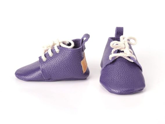 Genuine leather lilac baby shoe soft sole handmade infant moccasins zapato bebé lila cuero genuino suela blanda echtes Leder flieder Baby Schuh weiche Sohle handgefertigt chaussure bébé lilas cuir véritable semelle souple fait main scarpa neonato lillà pelle vera suola morbida artigianale echt leren lila babyschoen zachte zool handgemaakt 淡紫色真皮婴儿鞋软底 ライラック本革ベビーシューズソフトソール बैंगनी असली चमड़ा बच्चे का जूता नरम حذاء طفل جلد أرجواني ناعم sapato bebê lilás couro legítimo macio 라일락 천연 가죽 베이비 슈즈 소프트 Genuine leather lilac baby shoe soft sole handmade infant moccasins zapato bebé lila cuero genuino suela blanda echtes Leder flieder Baby Schuh weiche Sohle handgefertigt chaussure bébé lilas cuir véritable semelle souple fait main scarpa neonato lillà pelle vera suola morbida artigianale echt leren lila babyschoen zachte zool handgemaakt 淡紫色真皮婴儿鞋软底 ライラック本革ベビーシューズソフトソール बैंगनी असली चमड़ा बच्चे का जूता नरम حذاء طفل جلد أرجواني ناعم sapato bebê lilás couro legítimo macio 라일락 천연 가죽 베이비 슈즈 소프트