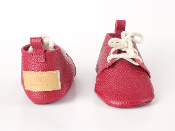 Red leather baby moccasins shoes soft sole handmade infant zapatos bebé rojos cuero mocasines suela blanda rote Leder Baby Mokassins weiche Sohle handgefertigt chaussures bébé rouges cuir mocassins semelle souple scarpe neonato rosse pelle mocassini suola morbida artigianale rode leren baby moccasins zachte zool 红色皮革婴儿鞋软底 赤いレザーベビーモカシンソフトソール लाल चमड़ा बच्चे के जूते नरम حذاء طفل جلد أحمر ناعم sapato bebê vermelho couro sola macia 레드 가죽 베이비 모카신 소프트