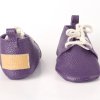 Genuine leather lilac baby shoe soft sole handmade infant moccasins zapato bebé lila cuero genuino suela blanda echtes Leder flieder Baby Schuh weiche Sohle handgefertigt chaussure bébé lilas cuir véritable semelle souple fait main scarpa neonato lillà pelle vera suola morbida artigianale echt leren lila babyschoen zachte zool handgemaakt 淡紫色真皮婴儿鞋软底 ライラック本革ベビーシューズソフトソール बैंगनी असली चमड़ा बच्चे का जूता नरम حذاء طفل جلد أرجواني ناعم sapato bebê lilás couro legítimo macio 라일락 천연 가죽 베이비 슈즈 소프트
