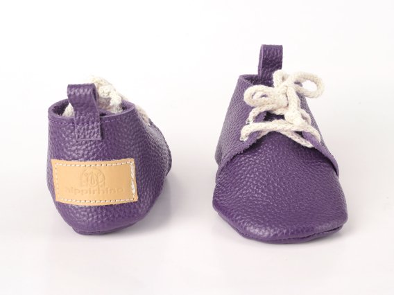 Genuine leather lilac baby shoe soft sole handmade infant moccasins zapato bebé lila cuero genuino suela blanda echtes Leder flieder Baby Schuh weiche Sohle handgefertigt chaussure bébé lilas cuir véritable semelle souple fait main scarpa neonato lillà pelle vera suola morbida artigianale echt leren lila babyschoen zachte zool handgemaakt 淡紫色真皮婴儿鞋软底 ライラック本革ベビーシューズソフトソール बैंगनी असली चमड़ा बच्चे का जूता नरम حذاء طفل جلد أرجواني ناعم sapato bebê lilás couro legítimo macio 라일락 천연 가죽 베이비 슈즈 소프트