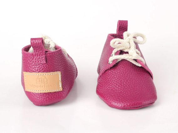 Handmade Dark Pink Genuine Leather Baby Moccasins Patucos bebé cuero rosa oscuro artesanal Dunkelrosa Leder Babyschuhe Moccasins Chaussons bébé cuir rose foncé fait main Scarpine neonato pelle rosa scuro artigianali Donkerroze leren baby mocassins slofjes 手工深粉色真皮婴儿学步鞋 ダークピンク本革ベビーモカシン गहरा गुलाबी असली लेदर बेबी जूते حذاء أطفال موكاسين جلد وردي غامق Sapatinho bebê couro rosa escuro 다크 핑크 천연 가죽 아기 모카신 Handmade Dark Pink Genuine Leather Baby Moccasins Patucos bebé cuero rosa oscuro artesanal Dunkelrosa Leder Babyschuhe Moccasins Chaussons bébé cuir rose foncé fait main Scarpine neonato pelle rosa scuro artigianali Donkerroze leren baby mocassins slofjes 手工深粉色真皮婴儿学步鞋 ダークピンク本革ベビーモカシン गहरा गुलाबी असली लेदर बेबी जूते حذاء أطفال موكاسين جلد وردي غامق Sapatinho bebê couro rosa escuro 다크 핑크 천연 가죽 아기 모카신