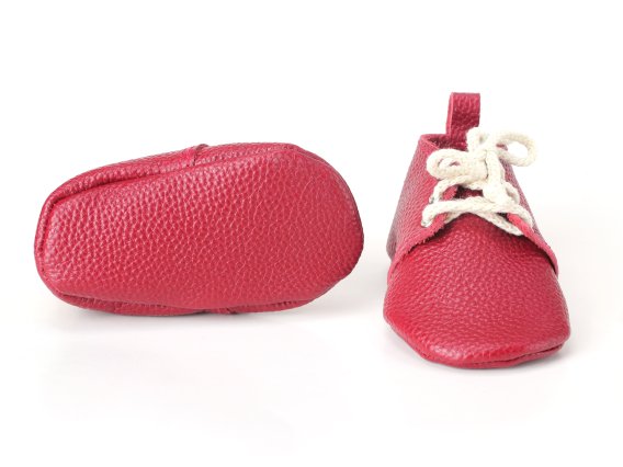 Red leather baby moccasins shoes soft sole handmade infant zapatos bebé rojos cuero mocasines suela blanda rote Leder Baby Mokassins weiche Sohle handgefertigt chaussures bébé rouges cuir mocassins semelle souple scarpe neonato rosse pelle mocassini suola morbida artigianale rode leren baby moccasins zachte zool 红色皮革婴儿鞋软底 赤いレザーベビーモカシンソフトソール लाल चमड़ा बच्चे के जूते नरम حذاء طفل جلد أحمر ناعم sapato bebê vermelho couro sola macia 레드 가죽 베이비 모카신 소프트