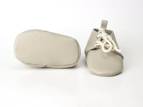 Handmade Cream Genuine Leather Baby Moccasins Shoes Patucos bebé cuero natural crema artesanal Weiche Leder Babyschuhe Creme Chaussons bébé cuir crème fait main Scarpine neonato pelle crema artigianali Baby mocassins crèmewit leer 手工米色真皮婴儿学步鞋 クリーム色の本革ベビーモカシン क्रीम रंग के असली लेदर बेबी जूते حذاء أطفال موكاسين جلد طبيعي كريمي Sapatinho bebê couro legítimo creme 크림 컬러 천연 가죽 아기 모카신 Handmade Cream Genuine Leather Baby Moccasins Shoes Patucos bebé cuero natural crema artesanal Weiche Leder Babyschuhe Creme Chaussons bébé cuir crème fait main Scarpine neonato pelle crema artigianali Baby mocassins crèmewit leer 手工米色真皮婴儿学步鞋 クリーム色の本革ベビーモカシン क्रीम रंग के असली लेदर बेबी जूते حذاء أطفال موكاسين جلد طبيعي كريمي Sapatinho bebê couro legítimo creme 크림 컬러 천연 가죽 아기 모카신