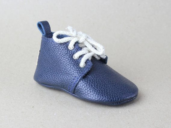 Navy blue leather baby shoe moccasins soft sole handmade zapatos bebé azul marino cuero mocasines dunkelblau Leder Baby Schuhe Mokassins weich chaussures bébé bleu marine cuir mocassins semelle souple scarpe neonato blu navy pelle mocassini suola morbida donkerblauw leren babyschoen moccasins zachte zool 海军蓝皮革婴儿鞋软底 ネイビーブルーレザーベビーシューズモカシン नेवी ब्लू चमड़ा बच्चे के जूते नरम حذاء طفل جلد أزرق كحلي ناعم sapato bebê couro azul marinho sola macia 네이비 블루 가죽 베이비 슈즈 모카신 Navy blue leather baby shoe moccasins soft sole handmade zapatos bebé azul marino cuero mocasines dunkelblau Leder Baby Schuhe Mokassins weich chaussures bébé bleu marine cuir mocassins semelle souple scarpe neonato blu navy pelle mocassini suola morbida donkerblauw leren babyschoen moccasins zachte zool 海军蓝皮革婴儿鞋软底 ネイビーブルーレザーベビーシューズモカシン नेवी ब्लू चमड़ा बच्चे के जूते नरम حذاء طفل جلد أزرق كحلي ناعم sapato bebê couro azul marinho sola macia 네이비 블루 가죽 베이비 슈즈 모카신