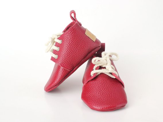 Red leather baby moccasins shoes soft sole handmade infant zapatos bebé rojos cuero mocasines suela blanda rote Leder Baby Mokassins weiche Sohle handgefertigt chaussures bébé rouges cuir mocassins semelle souple scarpe neonato rosse pelle mocassini suola morbida artigianale rode leren baby moccasins zachte zool 红色皮革婴儿鞋软底 赤いレザーベビーモカシンソフトソール लाल चमड़ा बच्चे के जूते नरम حذاء طفل جلد أحمر ناعم sapato bebê vermelho couro sola macia 레드 가죽 베이비 모카신 소프트