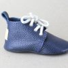 Navy blue leather baby shoe moccasins soft sole handmade zapatos bebé azul marino cuero mocasines dunkelblau Leder Baby Schuhe Mokassins weich chaussures bébé bleu marine cuir mocassins semelle souple scarpe neonato blu navy pelle mocassini suola morbida donkerblauw leren babyschoen moccasins zachte zool 海军蓝皮革婴儿鞋软底 ネイビーブルーレザーベビーシューズモカシン नेवी ब्लू चमड़ा बच्चे के जूते नरम حذاء طفل جلد أزرق كحلي ناعم sapato bebê couro azul marinho sola macia 네이비 블루 가죽 베이비 슈즈 모카신 Navy blue leather baby shoe moccasins soft sole handmade zapatos bebé azul marino cuero mocasines dunkelblau Leder Baby Schuhe Mokassins weich chaussures bébé bleu marine cuir mocassins semelle souple scarpe neonato blu navy pelle mocassini suola morbida donkerblauw leren babyschoen moccasins zachte zool 海军蓝皮革婴儿鞋软底 ネイビーブルーレザーベビーシューズモカシン नेवी ब्लू चमड़ा बच्चे के जूते नरम حذاء طفل جلد أزرق كحلي ناعم sapato bebê couro azul marinho sola macia 네이비 블루 가죽 베이비 슈즈 모카신
