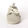 Handmade Cream Genuine Leather Baby Moccasins Shoes Patucos bebé cuero natural crema artesanal Weiche Leder Babyschuhe Creme Chaussons bébé cuir crème fait main Scarpine neonato pelle crema artigianali Baby mocassins crèmewit leer 手工米色真皮婴儿学步鞋 クリーム色の本革ベビーモカシン क्रीम रंग के असली लेदर बेबी जूते حذاء أطفال موكاسين جلد طبيعي كريمي Sapatinho bebê couro legítimo creme 크림 컬러 천연 가죽 아기 모카신 Handmade Cream Genuine Leather Baby Moccasins Shoes Patucos bebé cuero natural crema artesanal Weiche Leder Babyschuhe Creme Chaussons bébé cuir crème fait main Scarpine neonato pelle crema artigianali Baby mocassins crèmewit leer 手工米色真皮婴儿学步鞋 クリーム色の本革ベビーモカシン क्रीम रंग के असली लेदर बेबी जूते حذاء أطفال موكاسين جلد طبيعي كريمي Sapatinho bebê couro legítimo creme 크림 컬러 천연 가죽 아기 모카신