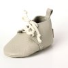 Handmade Cream Genuine Leather Baby Moccasins Shoes Patucos bebé cuero natural crema artesanal Weiche Leder Babyschuhe Creme Chaussons bébé cuir crème fait main Scarpine neonato pelle crema artigianali Baby mocassins crèmewit leer 手工米色真皮婴儿学步鞋 クリーム色の本革ベビーモカシン क्रीम रंग के असली लेदर बेबी जूते حذاء أطفال موكاسين جلد طبيعي كريمي Sapatinho bebê couro legítimo creme 크림 컬러 천연 가죽 아기 모카신 Handmade Cream Genuine Leather Baby Moccasins Shoes Patucos bebé cuero natural crema artesanal Weiche Leder Babyschuhe Creme Chaussons bébé cuir crème fait main Scarpine neonato pelle crema artigianali Baby mocassins crèmewit leer 手工米色真皮婴儿学步鞋 クリーム色の本革ベビーモカシン क्रीम रंग के असली लेदर बेबी जूते حذاء أطفال موكاسين جلد طبيعي كريمي Sapatinho bebê couro legítimo creme 크림 컬러 천연 가죽 아기 모카신
