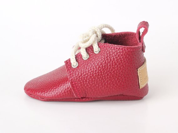 Red leather baby moccasins shoes soft sole handmade infant zapatos bebé rojos cuero mocasines suela blanda rote Leder Baby Mokassins weiche Sohle handgefertigt chaussures bébé rouges cuir mocassins semelle souple scarpe neonato rosse pelle mocassini suola morbida artigianale rode leren baby moccasins zachte zool 红色皮革婴儿鞋软底 赤いレザーベビーモカシンソフトソール लाल चमड़ा बच्चे के जूते नरम حذاء طفل جلد أحمر ناعم sapato bebê vermelho couro sola macia 레드 가죽 베이비 모카신 소프트